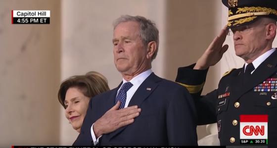 42 1 Khoanh Khac Cam Dong Tt Bush Con Kim Giot Nuoc Mat Truoc Linh Cuu Cua Tt Bush Cha