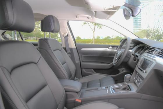 42 13 Volkswagen Passat Chat Duc Cho Nguoi Viet