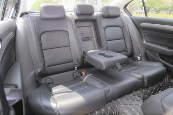 42 14 Volkswagen Passat Chat Duc Cho Nguoi Viet