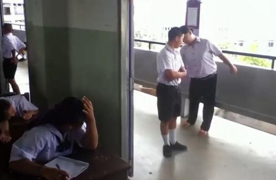 Nước ngoài có đánh đòn, tát tai học sinh?