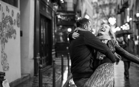 Muốn hạnh phúc? Hãy học theo người Paris: Bớt nhu cầu sẽ hạnh phúc hơn