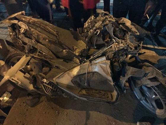 42 8 Hien Truong Kinh Hoang Vu Container Dam Hang Chuc Xe May O Long An