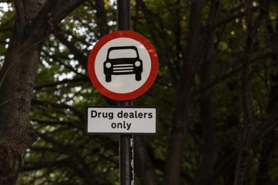 Ảnh: “Dở khóc dở cười” với những tấm biển báo kỳ quặc nhất thế giới