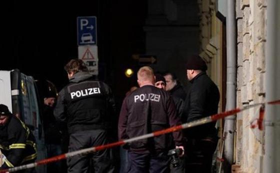 42 1 No Ben Ngoai Toa Nha Dang Cuc Huu Cua Nuoc Duc