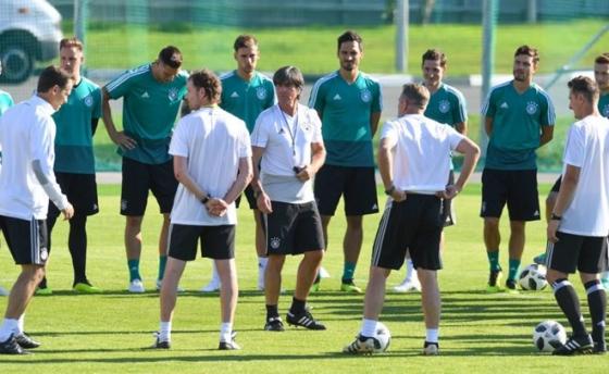 42 2 Volkswagen Tro Thanh Doi Tac Chinh Cua Lien Doan Bong Da Duc