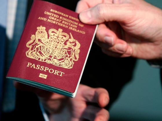 Góc khuất đằng sau những cuốn hộ chiếu đầy quyền lực: Mọi thứ đều được giải quyết bằng tiền