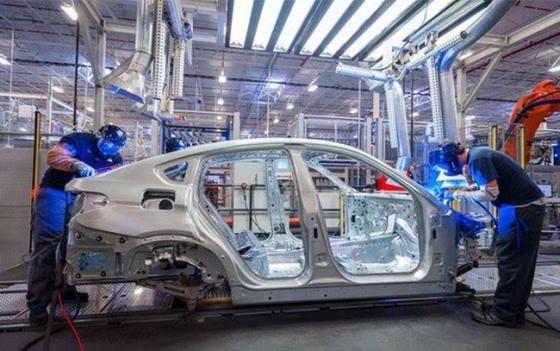 42 1 Bong Den Suy Thoai Bat Dau Am Anh Kinh Te Duc