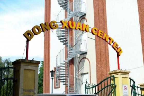 42 1 Bao Duc Viet Ve Tinh Trang Khong Phep O Dong Xuan Cho Lon Nhat Cua Nguoi Viet O Berlin