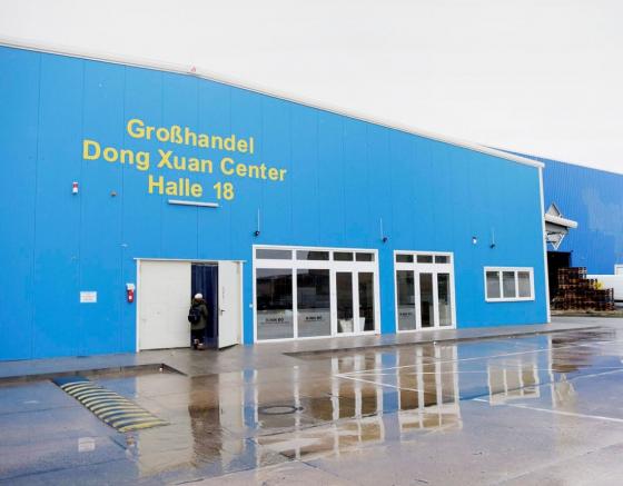 42 2 Bao Duc Viet Ve Tinh Trang Khong Phep O Dong Xuan Cho Lon Nhat Cua Nguoi Viet O Berlin