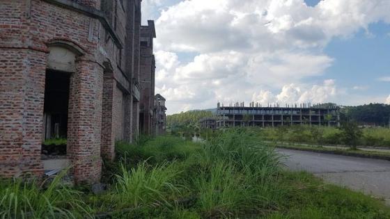 42 9 Lanh Nguoi Ben Trong Sieu Du An 2 Ty Do O Xu Lang