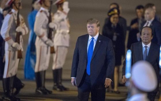 42 1 Tong Thong Donald Trump Nguoi Dan Hai Ben Duong Rat Tuyet Voi Va Rat Nong Hau