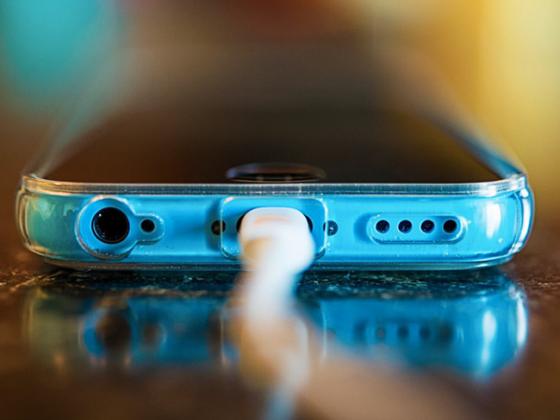 42 3 5 Cach Sac Pin Dien Thoai Dung Cach De Khong Lo Bi Chai Pin