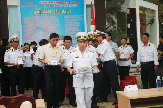 42 12 Dong Doi Nguoi Than Da Nang Tuong Niem 64 Liet Si Gac Ma