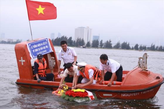 42 16 Dong Doi Nguoi Than Da Nang Tuong Niem 64 Liet Si Gac Ma