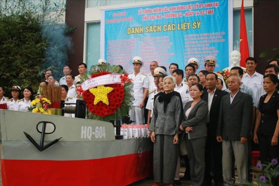 42 7 Dong Doi Nguoi Than Da Nang Tuong Niem 64 Liet Si Gac Ma