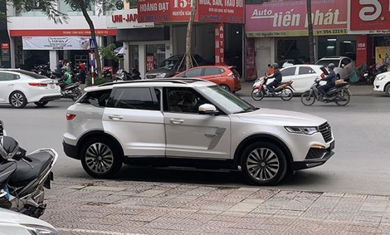 42 2 O To Trung Quoc Gia Re Sieu Dep Tran Vao Viet Nam