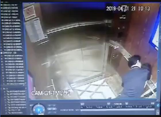 42 1 Cuu Vien Pho Vks Noi Chi Nung Be Gai Trong Thang May