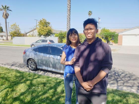 42 1 Cha Viet Qua Doi Con Nuoi Phi Song Trong Vong Tay Cong Dong Viet