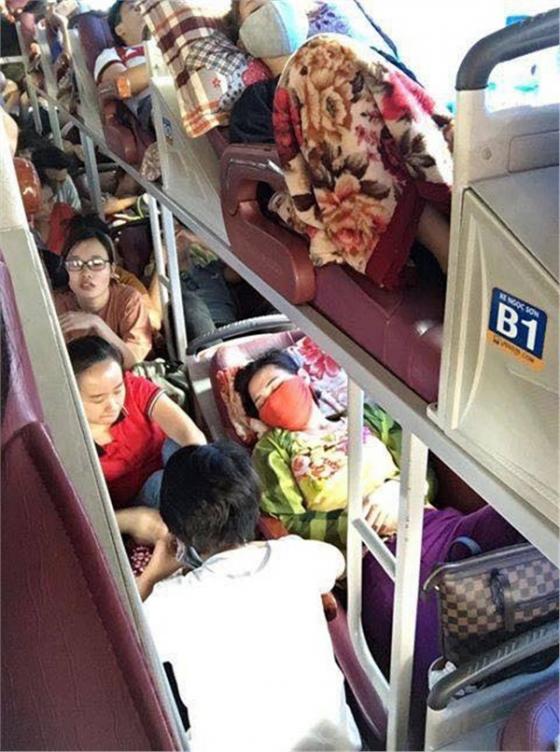 42 4 Vo Tran O San Bay Tan Son Nhat Nhieu Nguoi Va Mo Hoi Cho Check In Truoc Ky Nghi Le Keo Dai