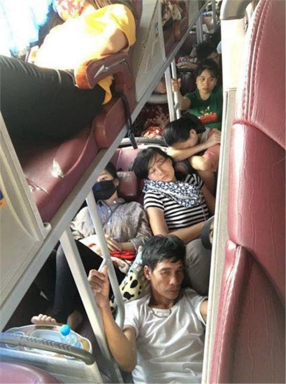 42 6 Vo Tran O San Bay Tan Son Nhat Nhieu Nguoi Va Mo Hoi Cho Check In Truoc Ky Nghi Le Keo Dai