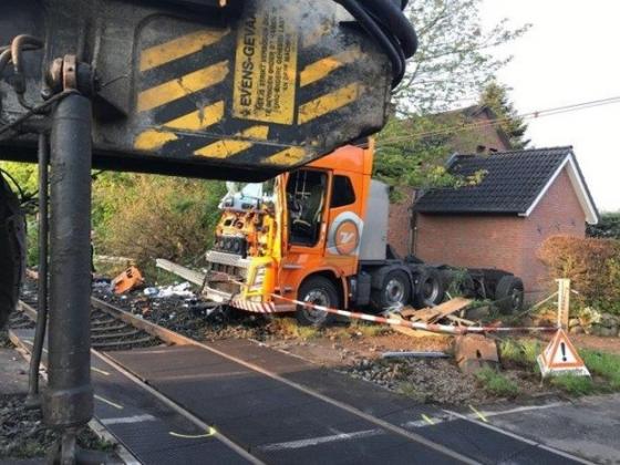 42 5 Schleswig Holstein Tau Va Cham Xe Dau Keo Khien It Nhat 20 Nguoi Bi Thuong