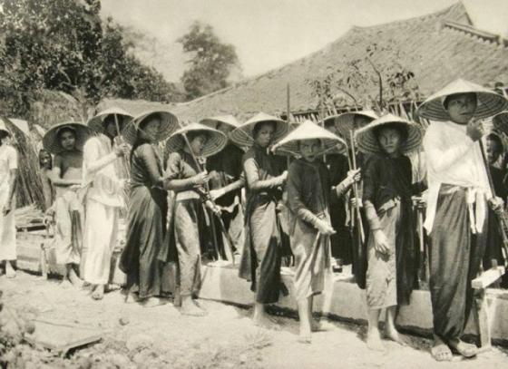 42 5 18 Buc Anh Hiem Ve Cuoc Song O Viet Nam Cua Ong Cha Ta 100 Nam Truoc So 4 Rat Dang De Xem