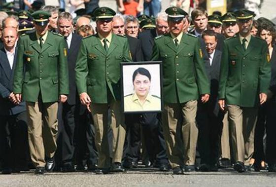 42 2 Vu An Nguoi Dan Ba Khong Mat Va Bai Hoc Dat Gia Cua Canh Sat Duc