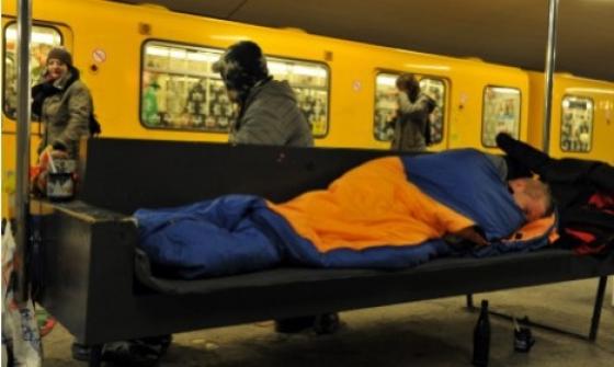 42 2 Chuyen La Du La Thu Do Nhung Berlin Dang La Ganh Nang Cho Nuoc Duc