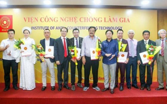 42 2 Nu Hoang Van Hoa Tam Linh Lam Lanh Dao Co Quan Chong Hang Gia La Ai