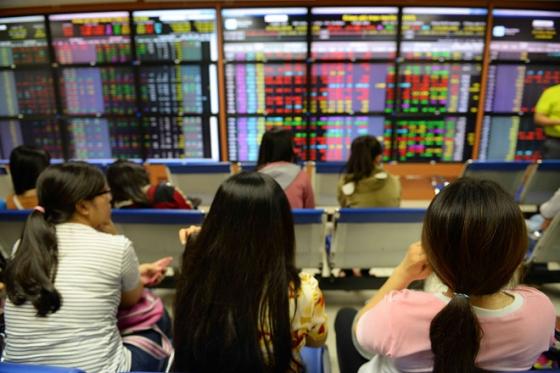 42 1 Co Phieu Lao Doc Sau Khi Deutsche Bank Bo Dau Tu