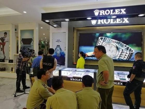 42 2 Bo Cong An Dot Kich Trung Tam Mua Sam Toan Hang Nhai Tri Gia Gan 100 Ty