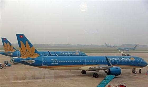 42 1 Vietnam Airlines Cho Khach Dem Hanh Ly Xach Tay Len Gan Gap Doi