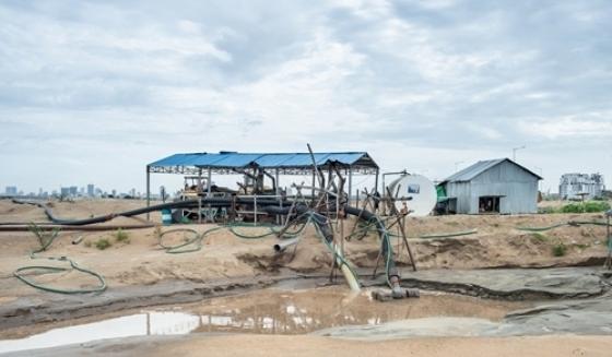 42 2 Dan Ngheo Phnom Penh Mat Ke Sinh Nhai Vi Phat Trien Do Thi