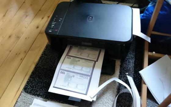 42 1 Co Gai Duc Bi Bat Vi Dung Tien Do Choi De Mua Oto