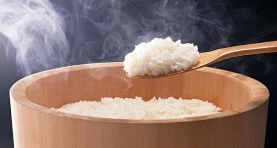 Khi cơm sôi, thêm một chút dầu dừa và cơm chín thì cho vào tủ lạnh: Mẹo lạ nhưng rất tốt