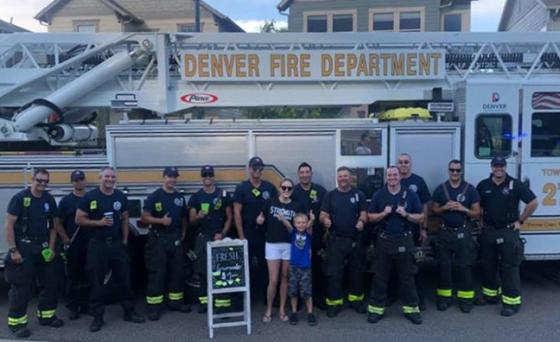 42 2 Be 6 Tuoi Tu Kiem Tien Dua Me Di Choi Sau Khi Cha Qua Doi