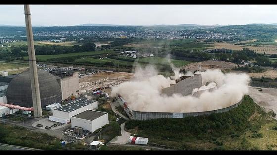 42 3 Thap Nha May Dien Hat Nhan Duc Bi Robot Danh Sap Nhu Phim Tan The