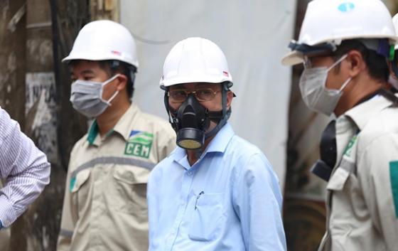 42 1 Chu Tich Ha Noi Deo Mat Na Phong Doc Xuong Hien Truong Vu Chay Khi Nguoi Khac Deo Khau Trang La Phan Cam