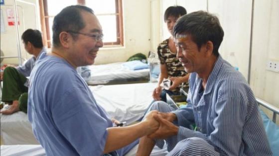 42 3 Tu Bo Cong Viec Luong Cao Bac Si Nhat Di Khap Viet Nam Chua Mat Mien Phi Cho Nguoi Ngheo