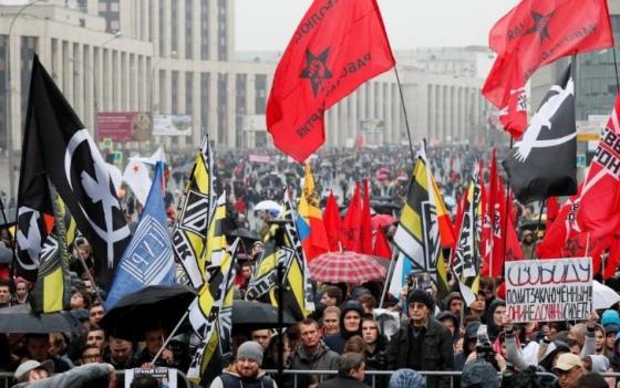 42 1 Bat Chap Mua Gio Hang Chuc Nghin Nguoi Lai Xuong Duong Bieu Tinh O Nga