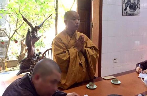 42 1 Nha Su Bi To Ga Tinh Nu Phong Vien Xin Hoan Tuc Giu Lai Trang Trai Dat Dai Oto Ca Nhan