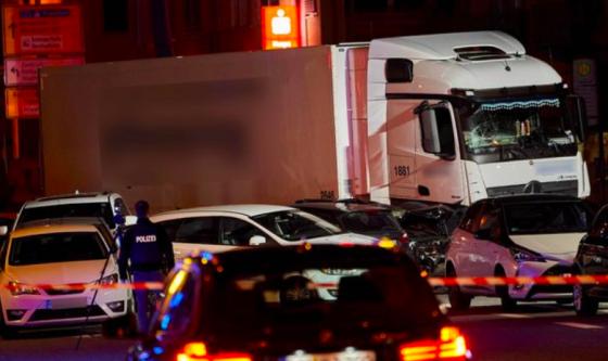 42 7 Tan Cong Khung Bo O Duc Xe Tai Dam Dien Cuong