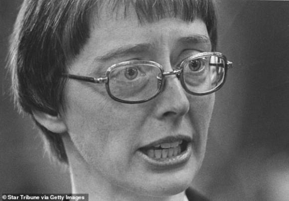 42 2 53 Ngay Song Trong Dia Nguc Cua Co Giao Day Mon Dai So Va Moi Duyen No Day Oan Nghiet Voi Nguoi Hoc Tro Cu