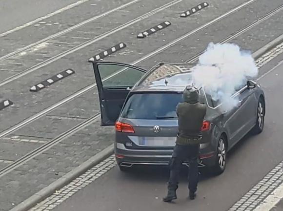 42 2 Nghi Pham Xa Sung Tai Giao Duong Cua Nguoi Do Thai O Duc Bi Bat Giu