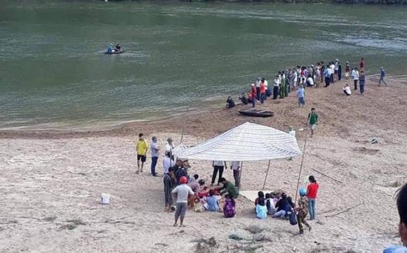 42 1 Di Tim 3 Nam Sinh Mat Tich Gia Dinh Chet Lang Khi Thay 3 Bo Quan Ao O Bo Song