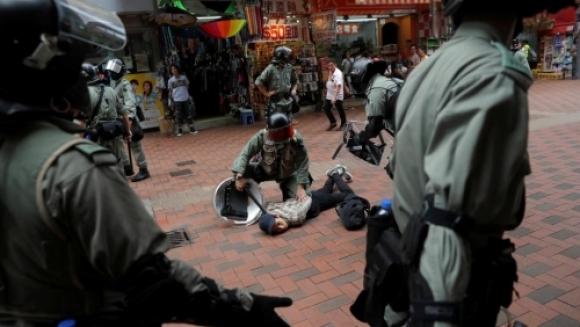 42 1 Hong Kong Bieu Tinh Tai 18 Quan Xo Xat Lai Xay Ra Voi Canh Sat