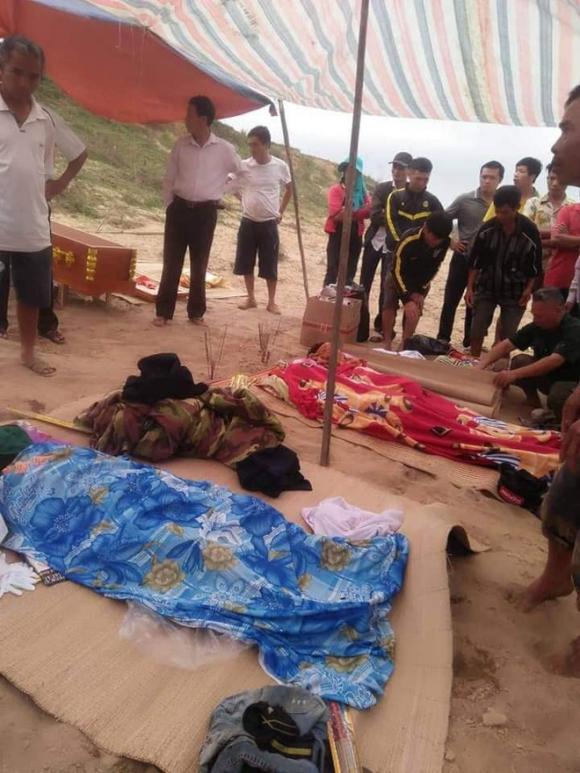 42 2 Di Tim 3 Nam Sinh Mat Tich Gia Dinh Chet Lang Khi Thay 3 Bo Quan Ao O Bo Song