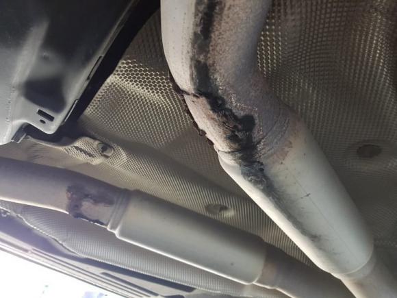 42 4 Canh Sat Duc Tich Thu Xe Bmw X5 Ma Vang Vi Qua Choi Mat