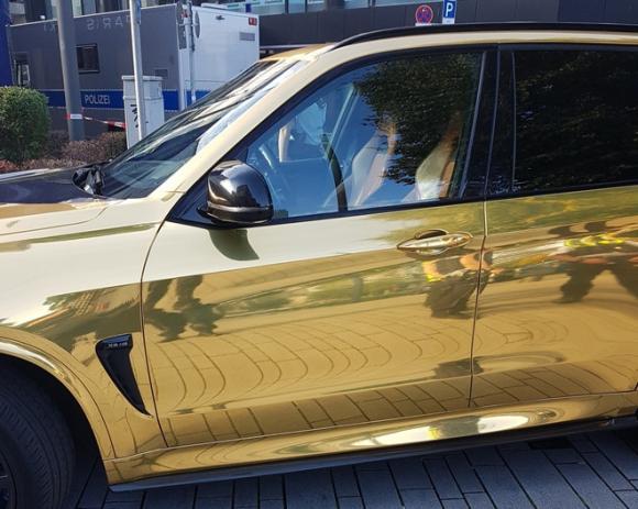 42 1 Bmw X5 M Dat Vang Bi Canh Sat Chan Lai Vi Qua Dep