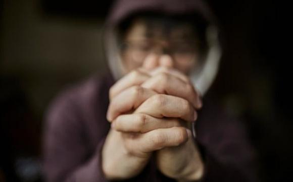 42 1 Hanh Trinh Treo Nguoi Duoi Gam Xe Tai Va Cuoc Song Khong Biet Ngay Dem Cua Nguoi Viet Di Cu Trai Phep O Anh